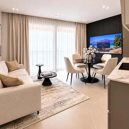 Апартаменти Renovated 1br Old Town - Balcony