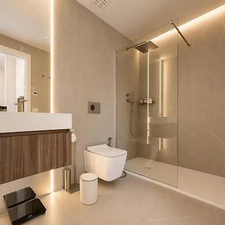 Renovated 1br Old Town - Balcony *