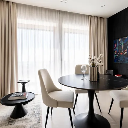Апартаменти Renovated 1br Old Town - Balcony
