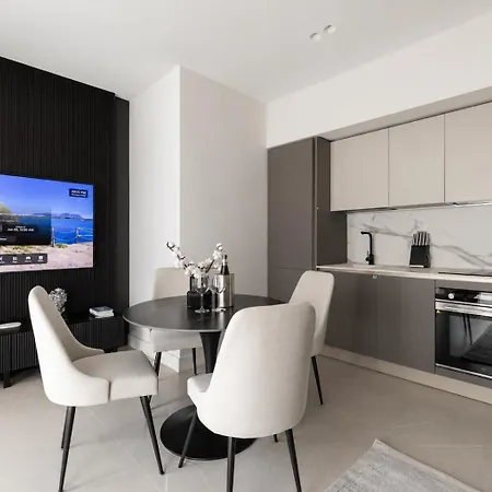 Апартаменти Renovated 1br Old Town - Balcony