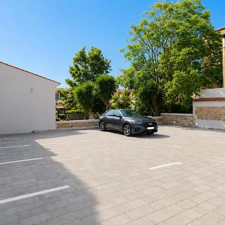 Апартаменти Renovated 1br Old Town - Balcony *